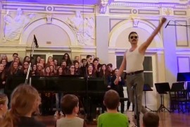 Profesor kao 'Fredi Merkjuri' zapalio internet