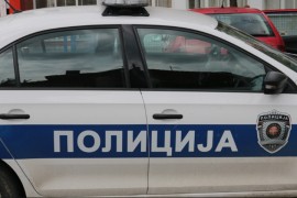 Zapalio se policijski automobil, povrijeđena četiri lica