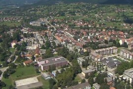 Maloljetnika u Tesliću vozali u gepeku, pa ga strpali u kontejner