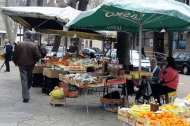 Trebinjci zbog skupoće po voće idu u Bileću