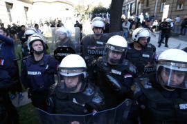 Roditelji dvojice uhapšenih demonstranata ušli u policijsku stanicu