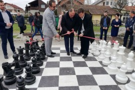 Gradonačelnik Prijedora otvorio teren za šah na otvorenom