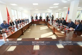 Počeo sastanak delegacija SNSD-a i SDS-a