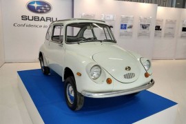 Neobičan "uljez" na sajmu automobila