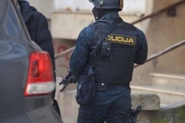 Uhapšeno osam osoba zbog sumnje da su prodali doniranu poljoprivrednu ...