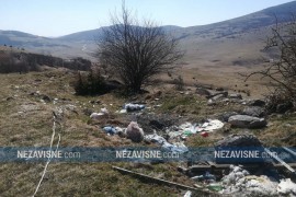 Prave divlje deponije uz put na Manjači