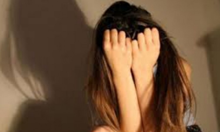 Silovanoj djevojčici zabranili abortus, javnost ogorčena