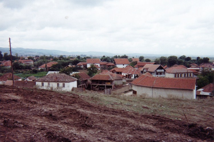 Na zgradi opštine Klokot tabla sa oznakama Kosova