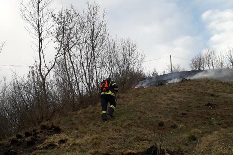 Pune ruke posla za banjalučke vatrogasce: Gasili šumske i požare na balkonu
