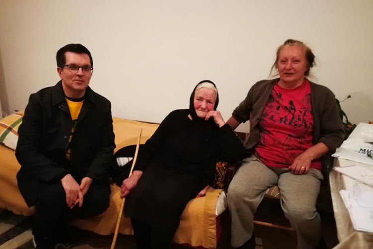Živi zid platio baki rakiju koju su joj oduzeli carinici: "Ispeci još koju litru"