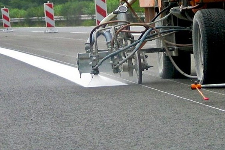 Saobraćajna signalizacija hladnom plastikom, umjesto farbom