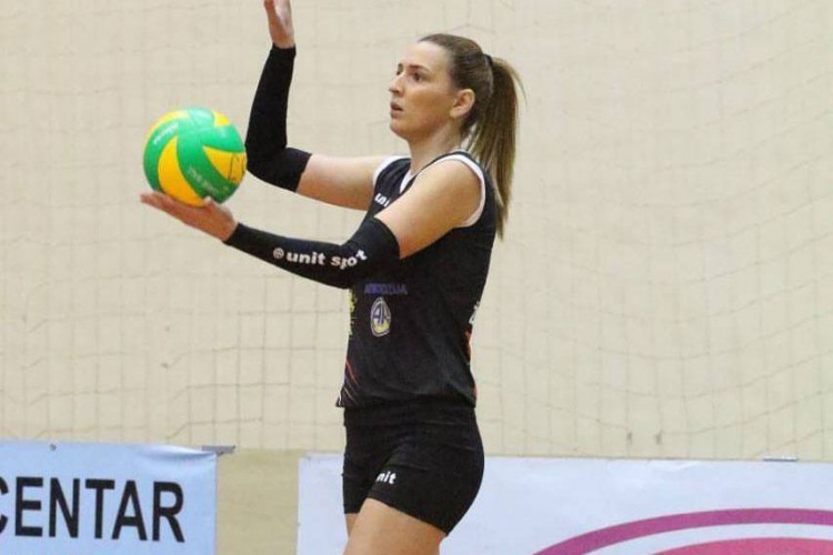 Tijana Salatić - Pravnica želi titulu