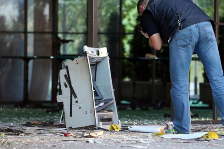 Raznesen bankomat u Mostaru