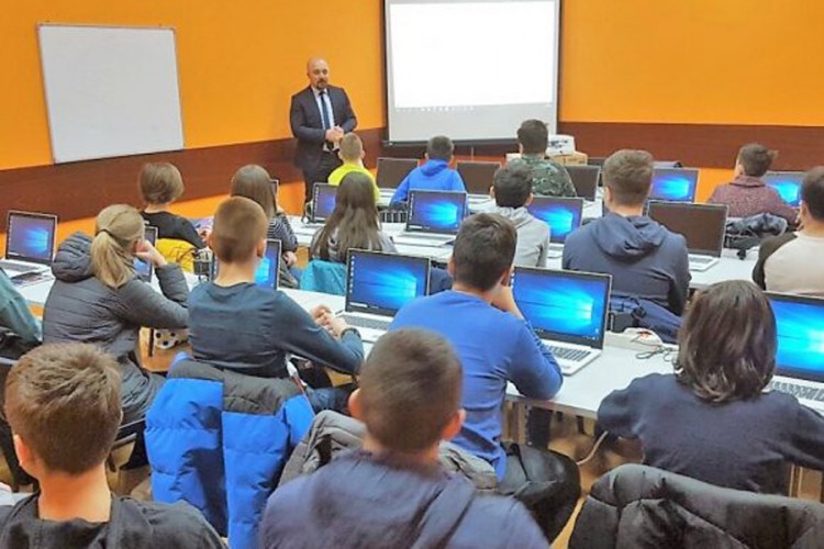 Besplatna škola programiranja za osnovce