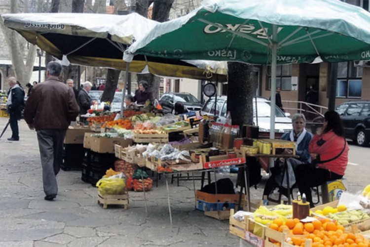 Trebinjci zbog skupoće po voće idu u Bileću