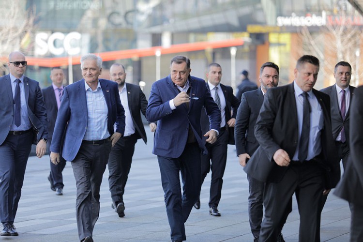 Dodik: Vlast će stati na stranicu i po papira