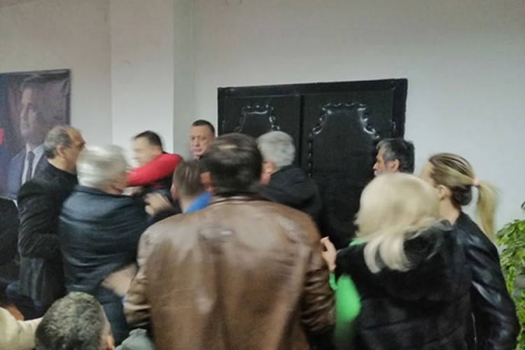 Poslije šaka u SDS-u sijevaju krivične prijave
