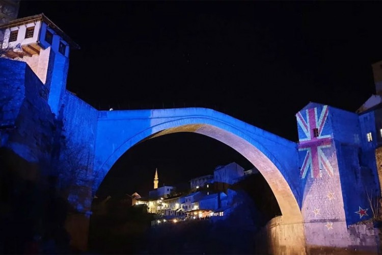 Stari most u bojama Novog Zelanda