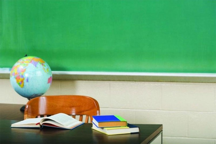 Profesor htio pustiti film iz istorije umjetnosti, ali je počeo pornić