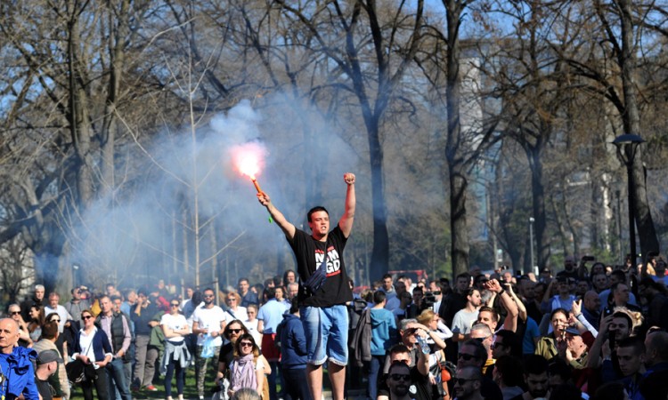 Demonstranti stigli pred policiju, u stanici i Stefanović