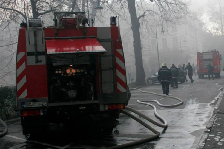 Gori kuća u sarajevskom naselju Mihrivoda