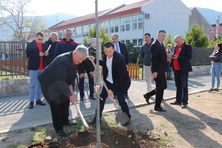 Oko 1.500 građana čistilo Trebinje