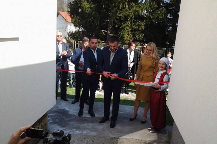 Nema više fizičkog u učionicama