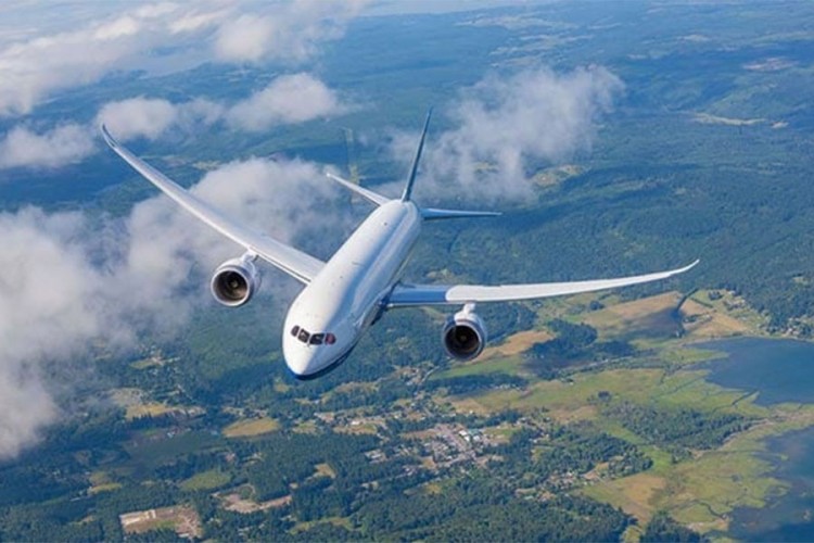 Boing 787-900 prinudno sletio zbog dima u kokpitu