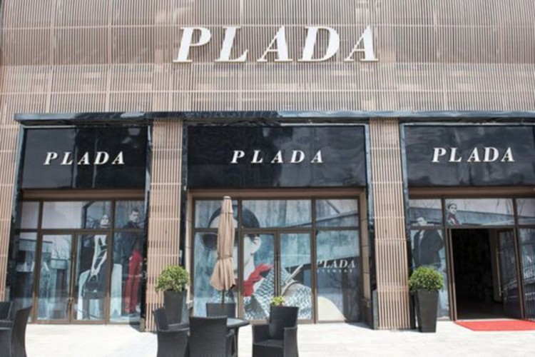 Da li biste kupili "plada" ili "lju viton" torbicu