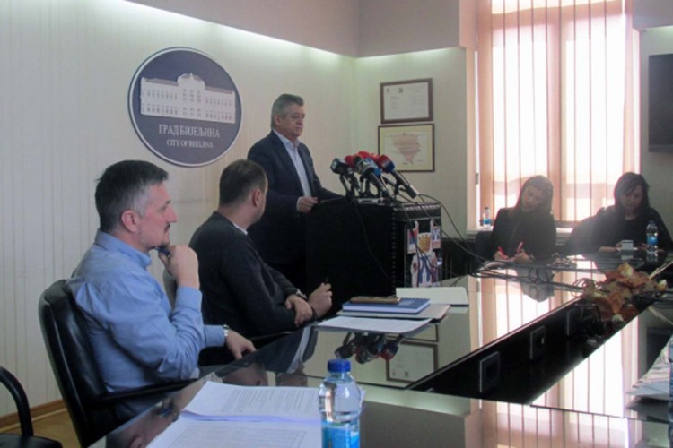 Radno vrijeme administracije od 7.00 umjesto od 8.00 časova