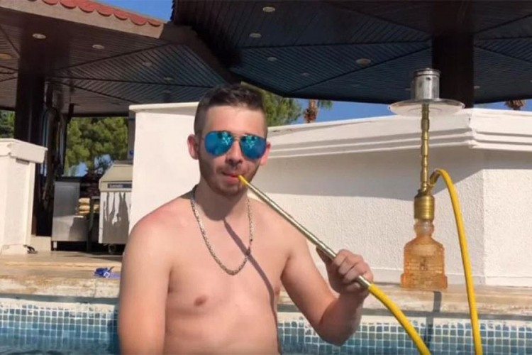 Novi ministar u ZDK izmislio nargile s okusom nutele i kupusa