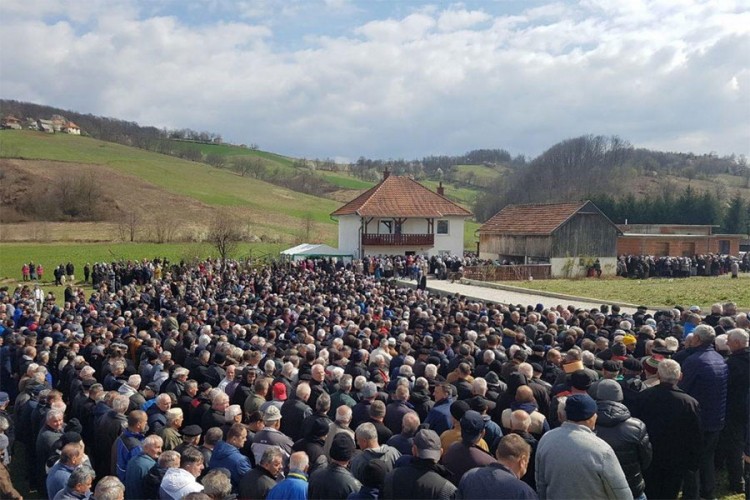 Sahranjeni penzioneri koji su ubijeni kod Velike Kladuše