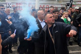 Opet haos na ulicama Tirane: Letjele i dimne bombe