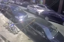 Policajac izgubio živce zbog gužve pa napravio haos na ulici