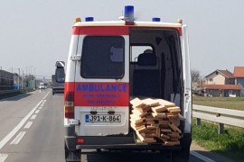 U vozilu Hitne pomoći prevoze daske