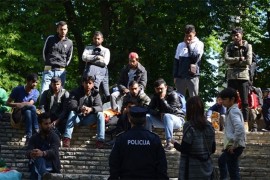 Voz pun migranata krenuo iz Sarajeva ka Bihaću, policija u pripravnosti