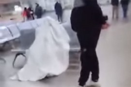 Mrtav više od pola sata sjedio na autobuskoj stanici