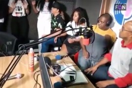 Upali u radio stanicu tokom emisije: Opljačkali voditelja i njegove ...