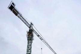 Dva radnika pala sa dizalice, jedan se bori za život