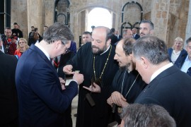 Episkop Dimitrije darovao Dodika i Vučića specijalno izrađenim ...