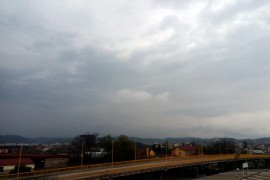 Pretežno oblačno, povremeno kiša