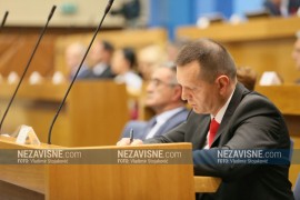 Lukač ne odustaje od zabrane slikanja policajaca, Stanivuković ...