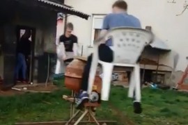 Mladići iz BiH od mješalice napravili ringišpil