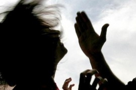 Profesor ošamario dvije učenice, pa učenik udario njega