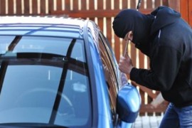 Iz dvorišta ukrali mercedes