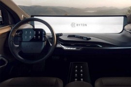 Da li su veliki displeji u modernim automobilima opasni u vožnji?