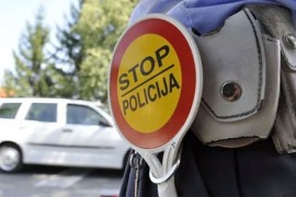 Maloljetnik automobilom udario pješaka, pa pobjegao sa lica mjesta