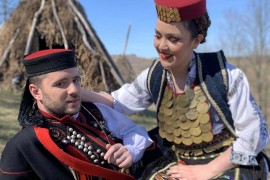 U kolu 300 veterana folklora