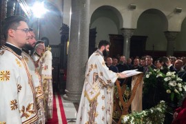Vladika Jefrem u ponoć služio Vaskršnju liturgiju