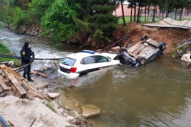 Filmska potjera u Novom Travniku: U rijeci završio automobil policije ...